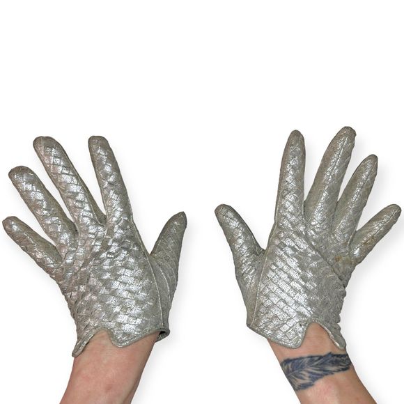 Vintage Woven Distressed Silver Leather Gloves, Size S/M - Picture 6 of 9